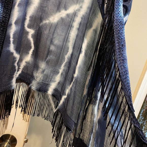 Beautiful light weight cover-up. #New #Withtags - Picture 2 of 5